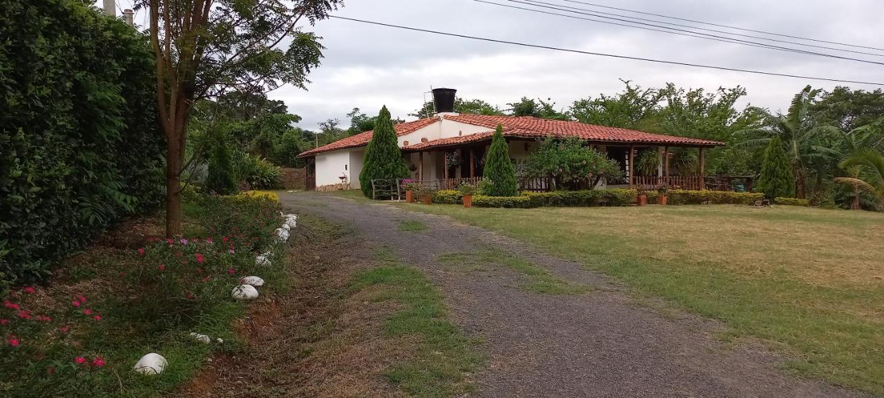 Sueno Real Campestre 招待所 San Gil
